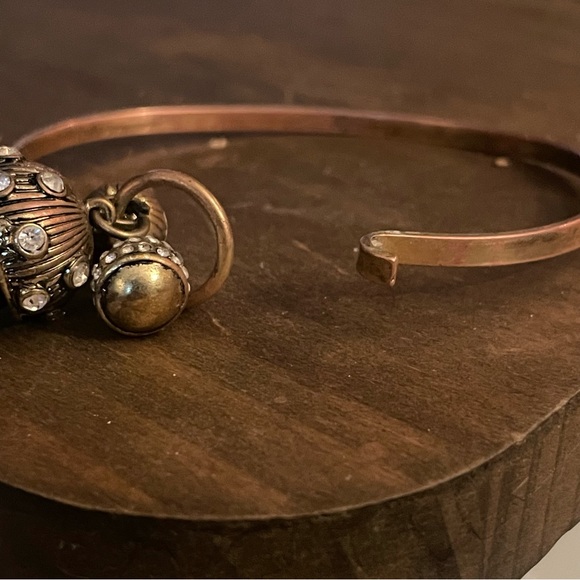 Jessica Simpson hooked charm bangle bracelet - Picture 6 of 6